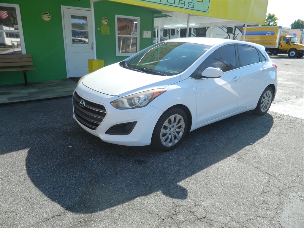 2017 Hyundai Elantra GT GT's photo