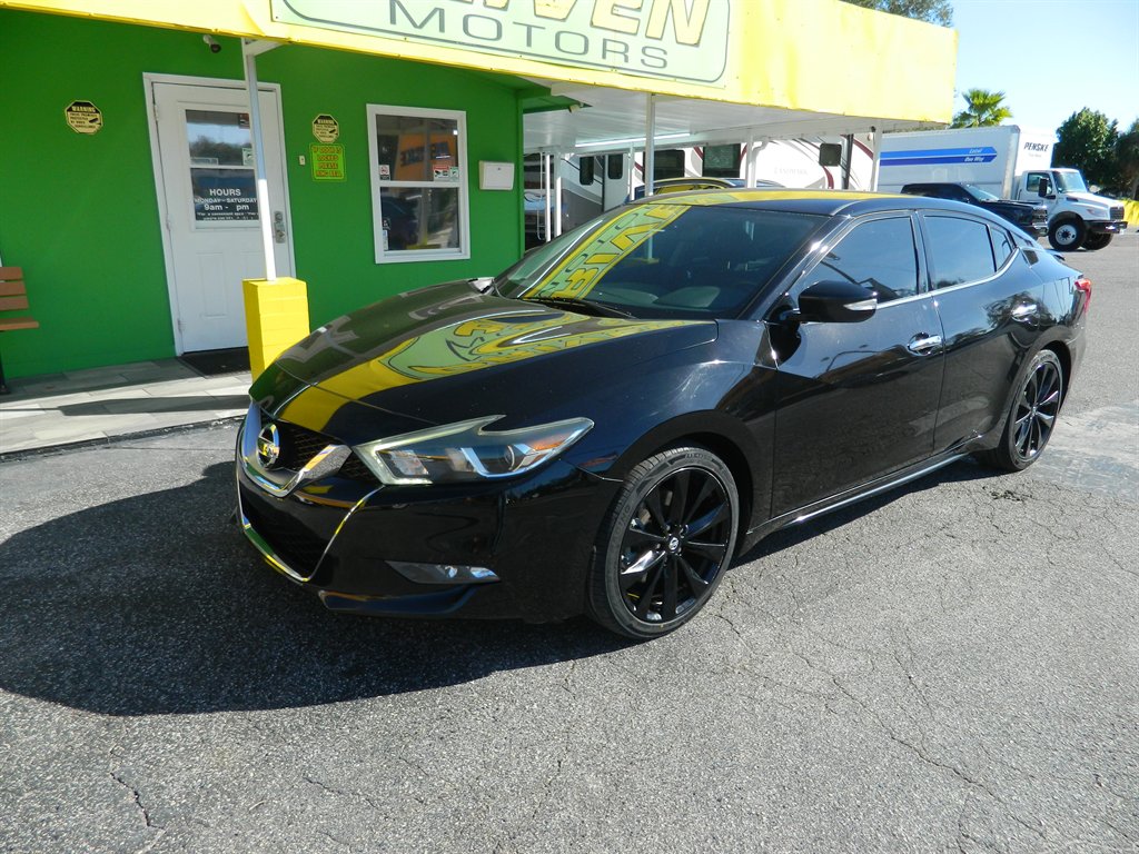 2017 Nissan Maxima SR's photo
