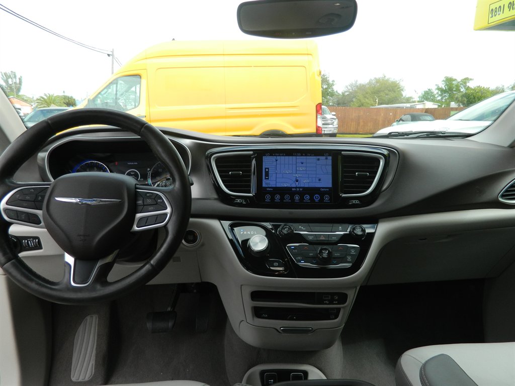 2017 Chrysler Pacifica Touring-L Plus