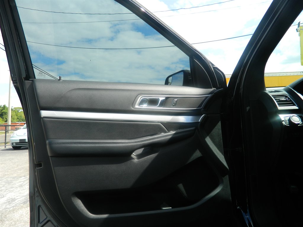 2017 Ford Explorer XLT - Photo 8